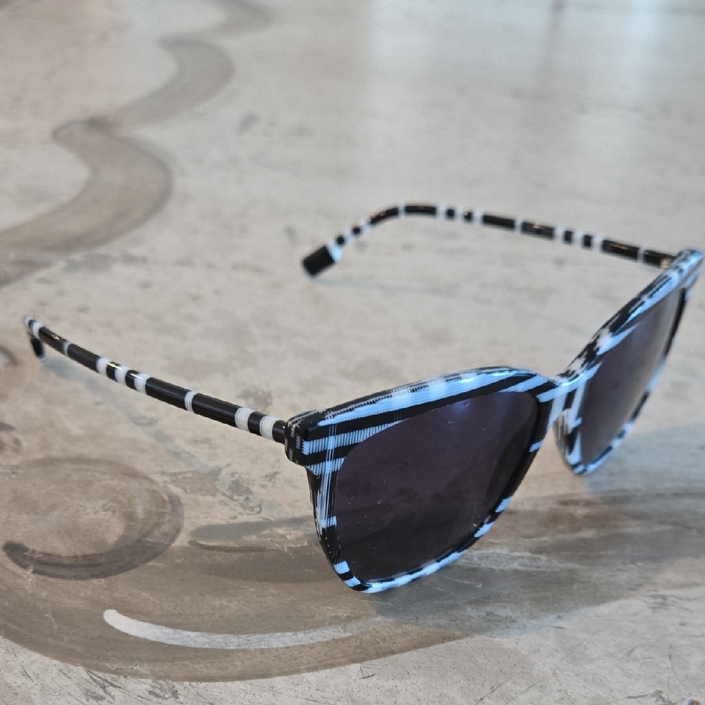 Burberry Black and White Checkered Eyewear - Picture 9 of 15
